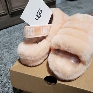 UGG’S FLUFF YEAH SLIDES
